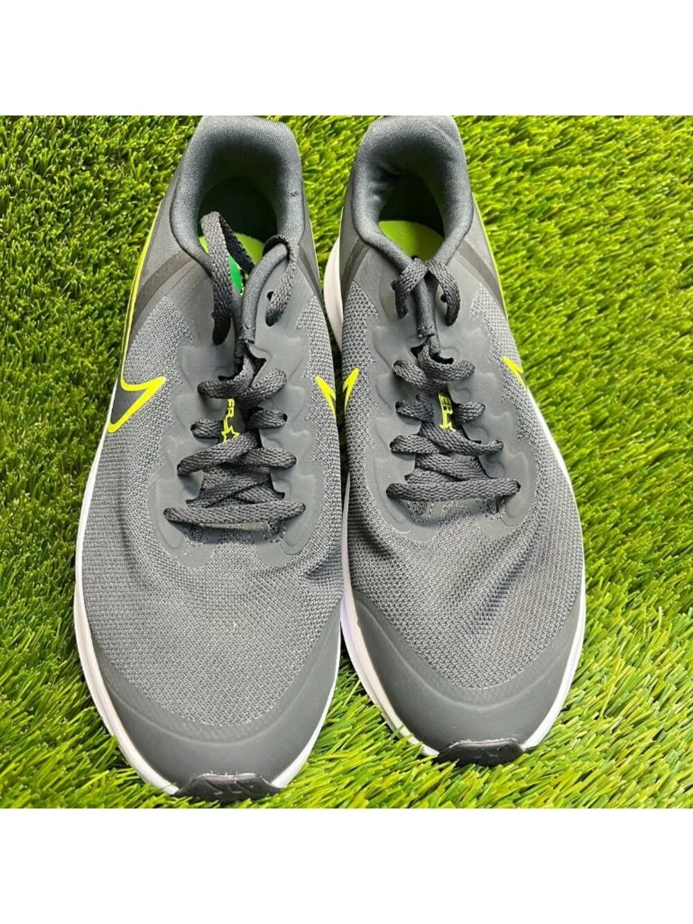 Nike Star Runner 3 GS Dark Smoke Gray Green Boys Size 6Y Running Shoes Sneakers